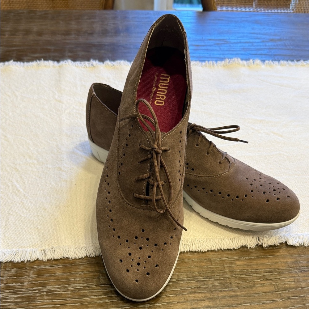 Munro Women's Brown Suede Oxfords